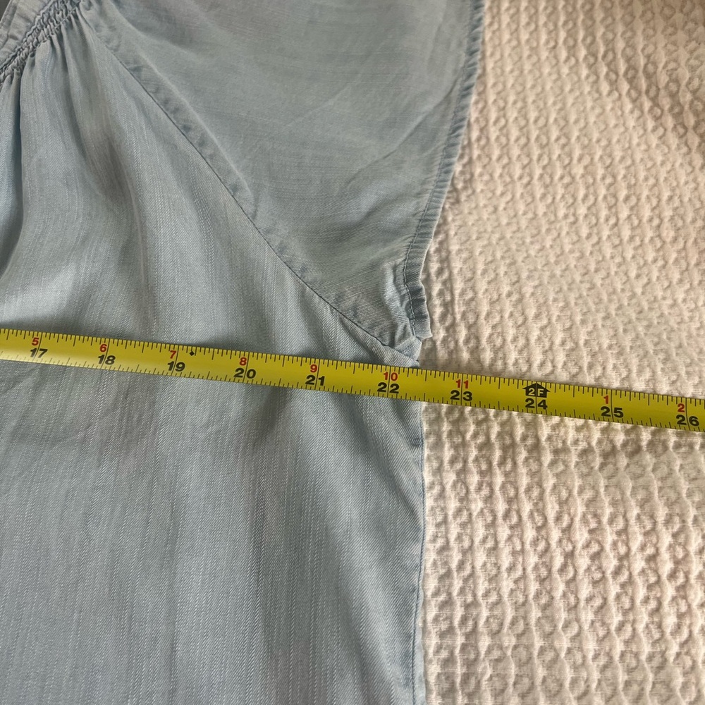 Rails Light Chambray Button Up Top, Size L - image 4